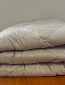 УДачное стёганое одеяло СВС 140х205, цвет в ассортименте 